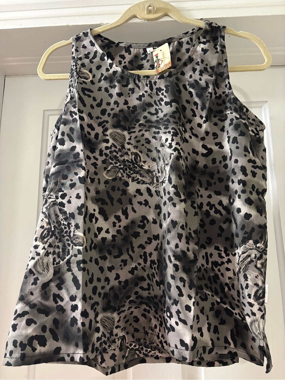 MeJane Women’s Leopard Sleeveless Blouse Size Large NWT